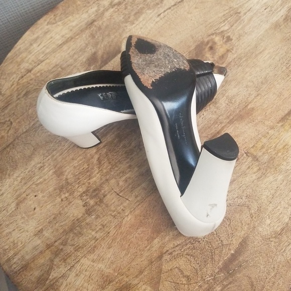 Vintage Salvatore Ferragamo White/Black Peep Toe Pump - 7.5 but runs like 6-6.5 - Picture 4 of 4